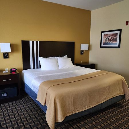 Days Inn & Suites By Wyndham Sam Houston Tollway Jersey Village Exterior photo