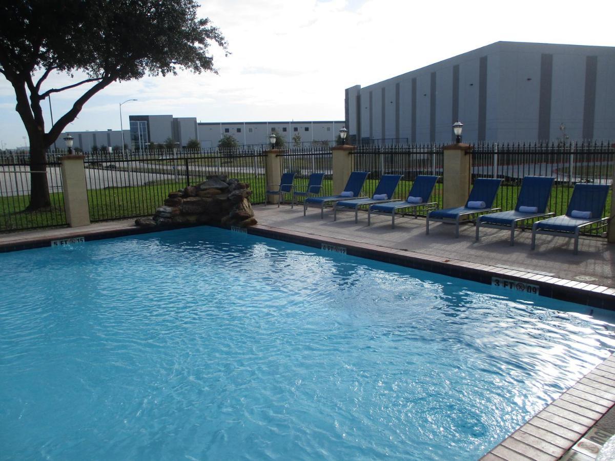 Days Inn & Suites By Wyndham Sam Houston Tollway Jersey Village Exterior photo