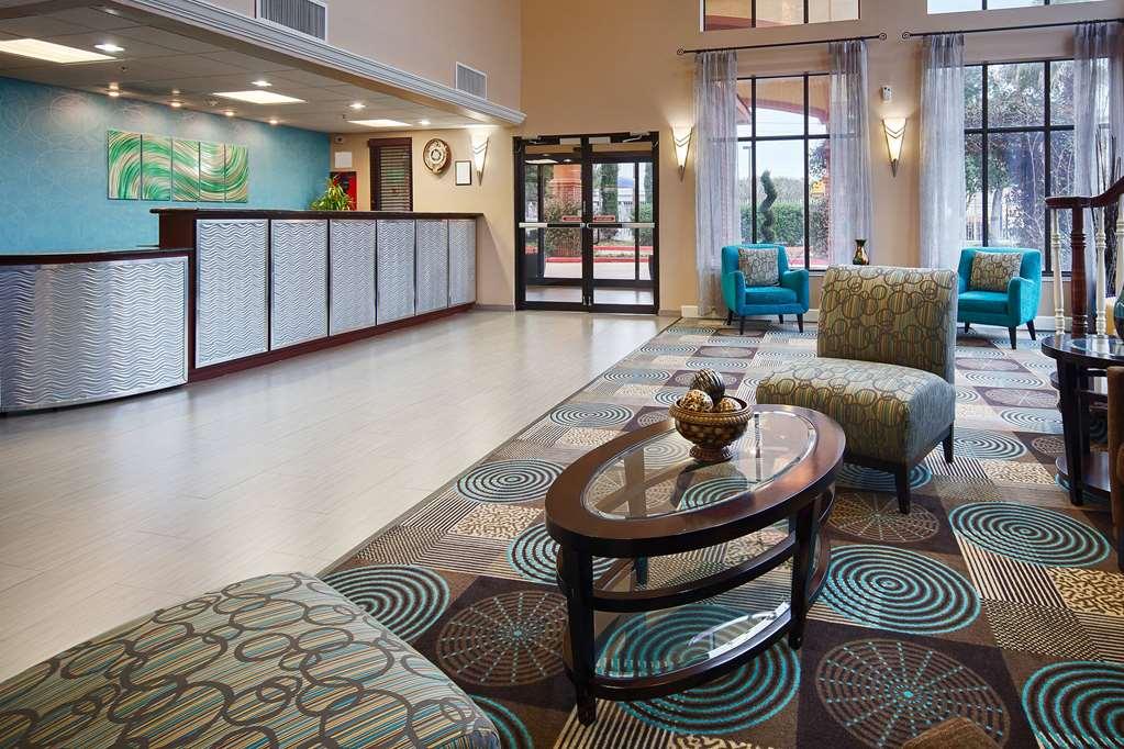 Days Inn & Suites By Wyndham Sam Houston Tollway Jersey Village Interior photo