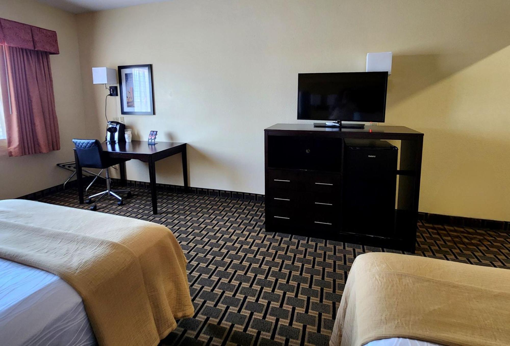 Days Inn & Suites By Wyndham Sam Houston Tollway Jersey Village Exterior photo