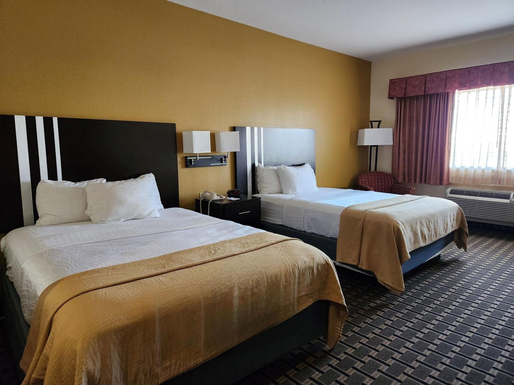Days Inn & Suites By Wyndham Sam Houston Tollway Jersey Village Exterior photo
