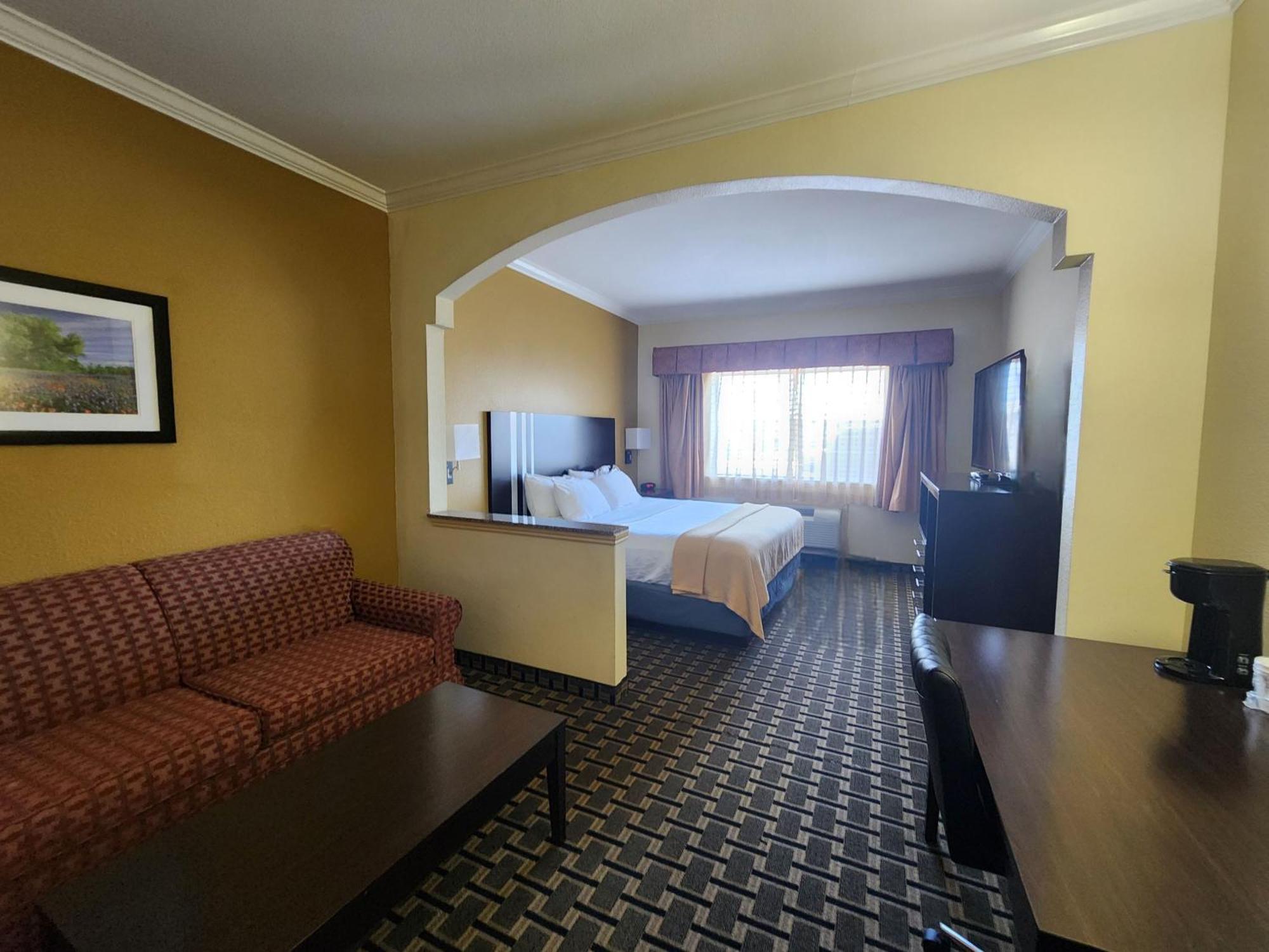 Days Inn & Suites By Wyndham Sam Houston Tollway Jersey Village Exterior photo