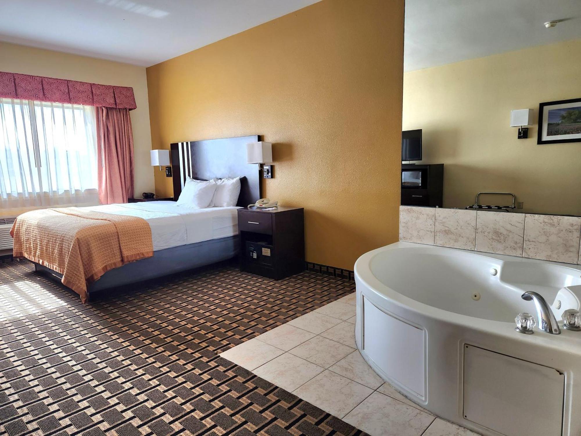 Days Inn & Suites By Wyndham Sam Houston Tollway Jersey Village Exterior photo